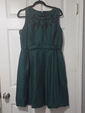 Sleeveless Beaded Neck A-Line Midi Dress in Emerald